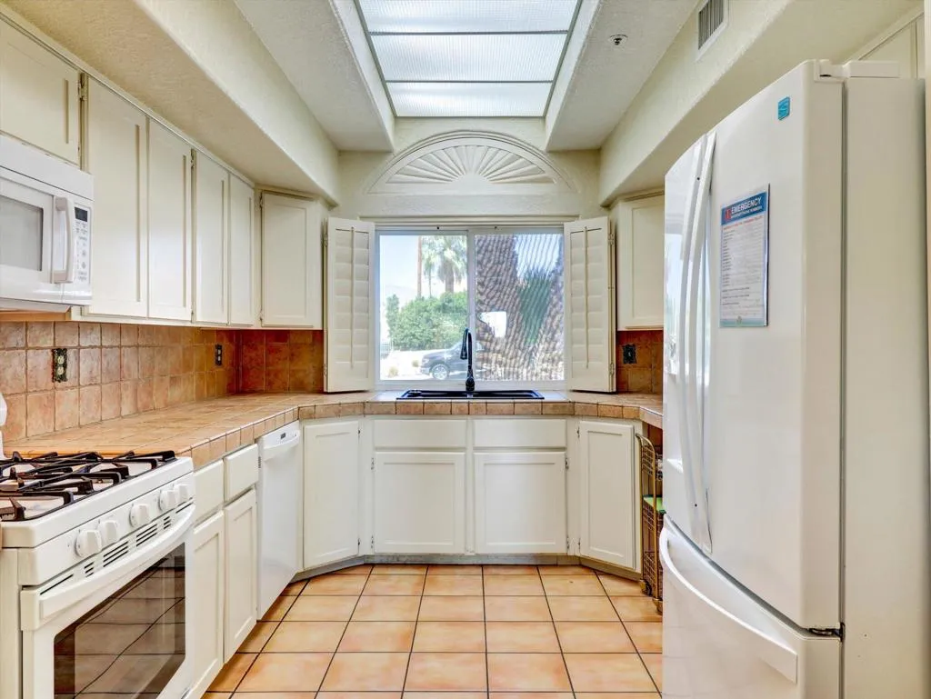 12720 Cuando Way, Desert Hot Springs, California 92240 home-pic-2